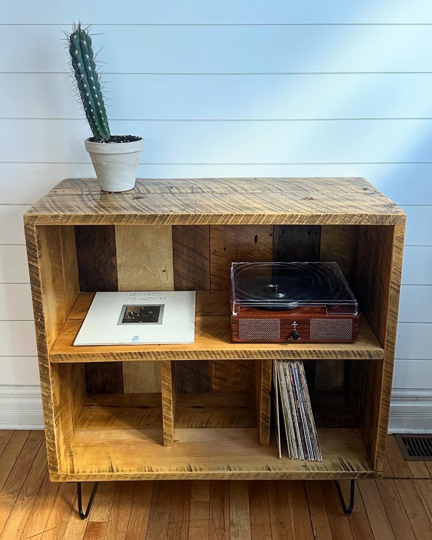 3’ L Rustic Reclaimed Barn Wood Media / Vinyl Stand