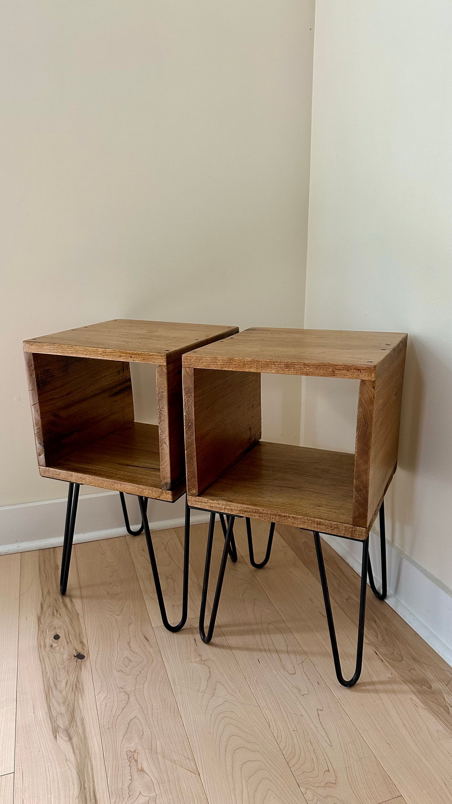 2 X Rustic Retro Style Night Stands / End Tables