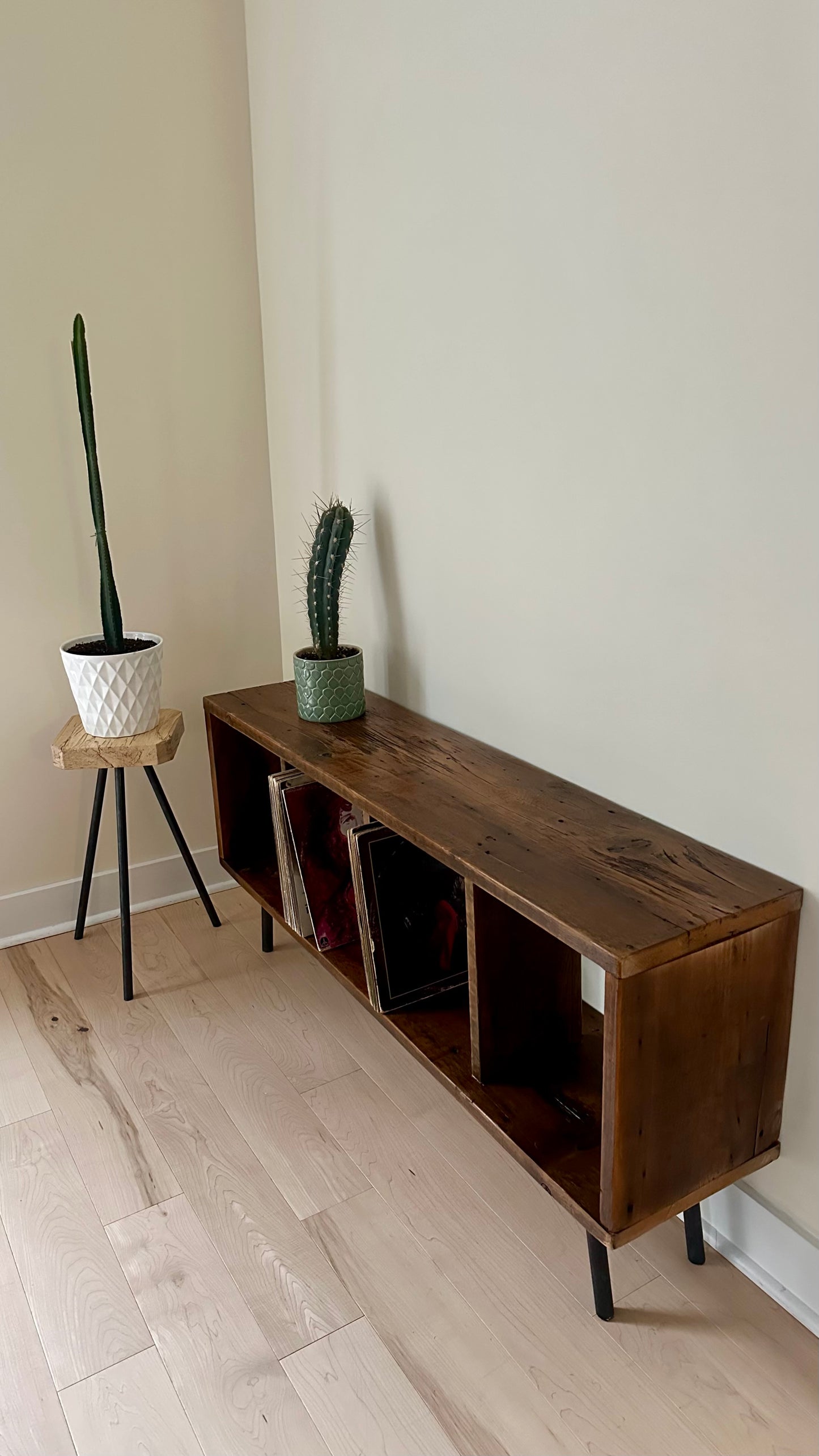 5’ L Rustic Reclaimed Wood Media / Vinyl Console