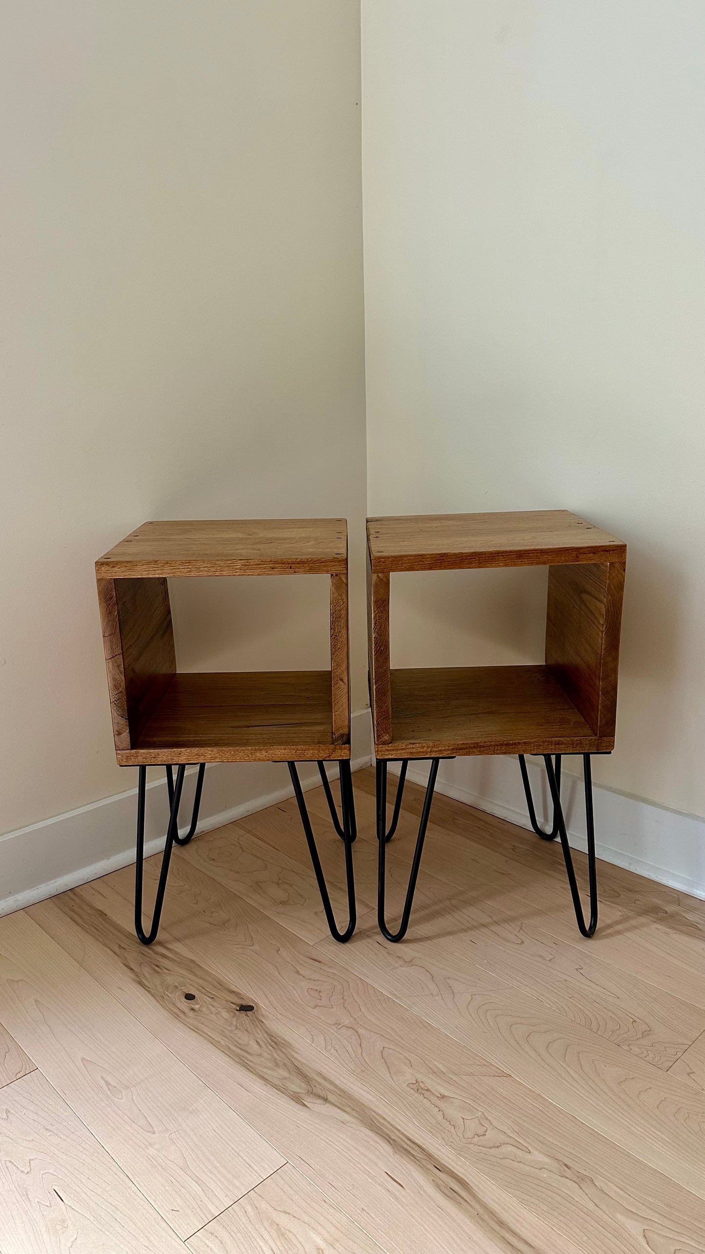 2 X Rustic Retro Style Night Stands / End Tables