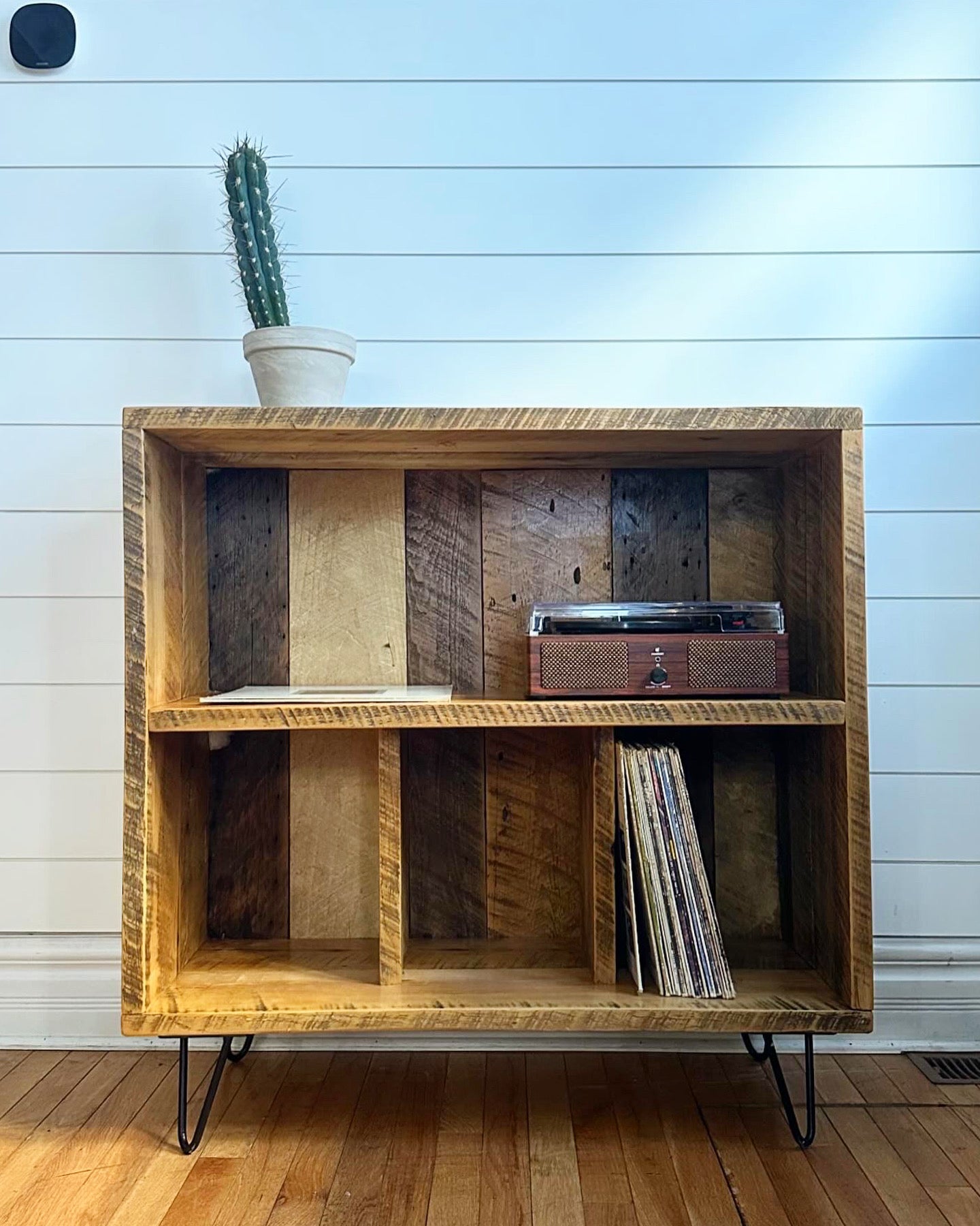 3’ L Rustic Reclaimed Barn Wood Media / Vinyl Stand