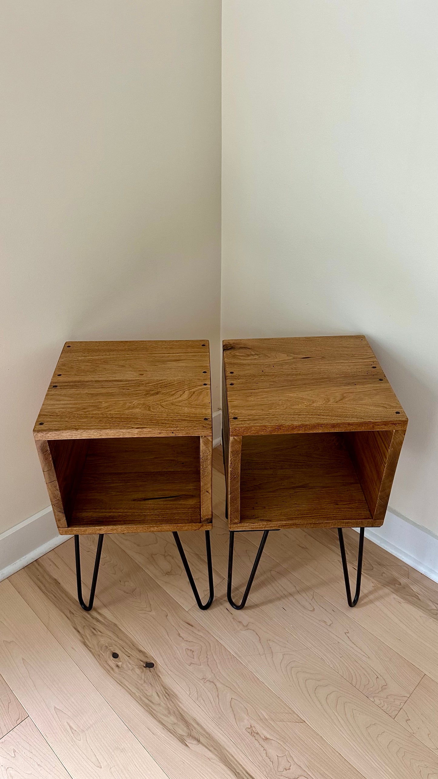 2 X Rustic Retro Style Night Stands / End Tables