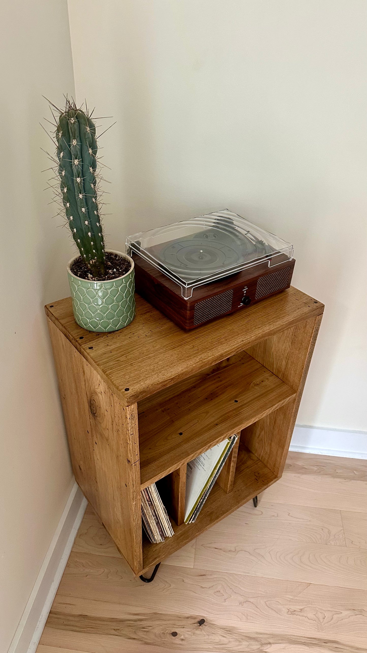 Rustic Butternut Wood Media / Vinyl Stand