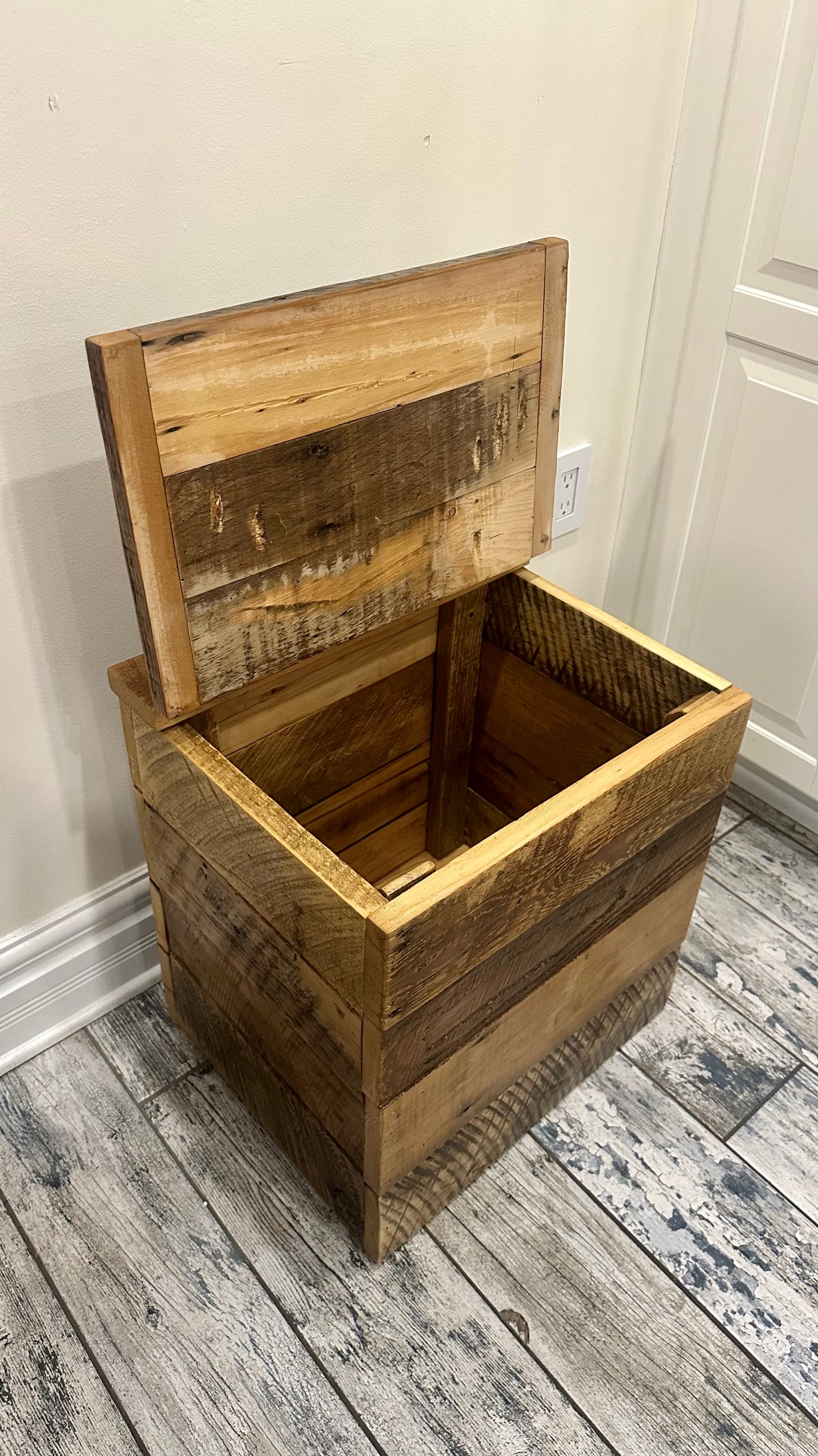 Compact Rustic Wood Crate / Chest / Table