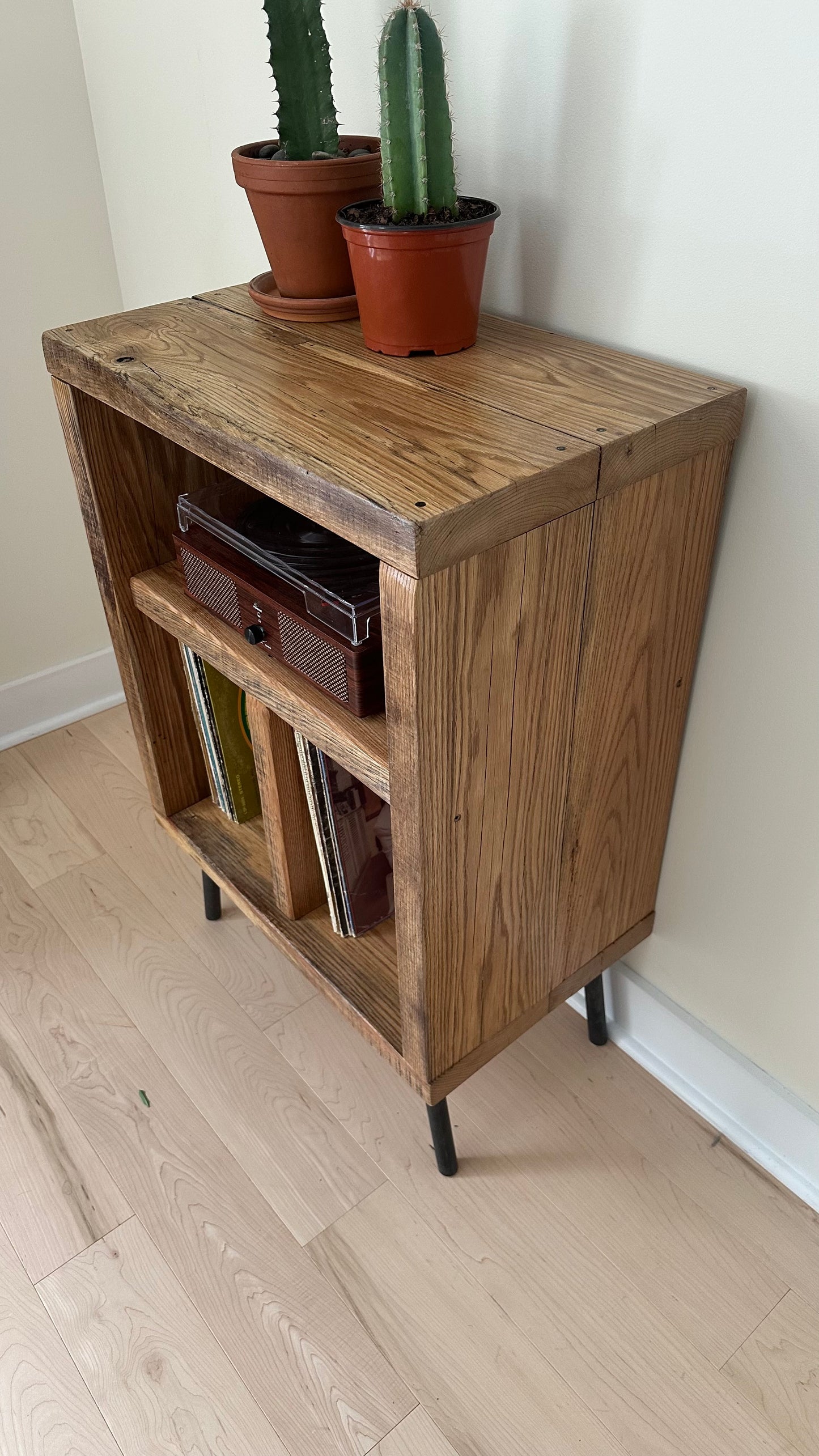 24” L Rustic Reclaimed Oak Wood Vinyl Stand / Media Table