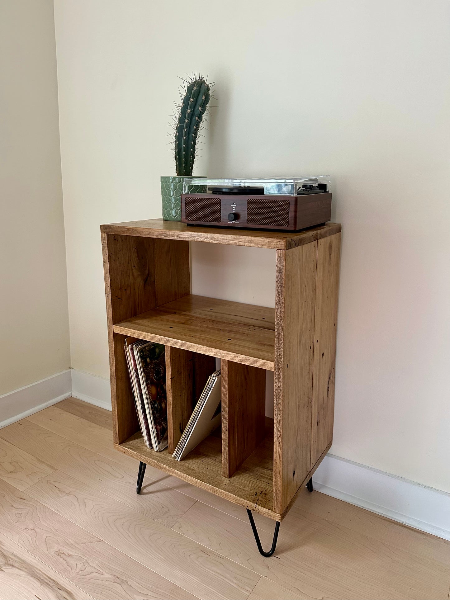 Rustic Butternut Wood Media / Vinyl Stand