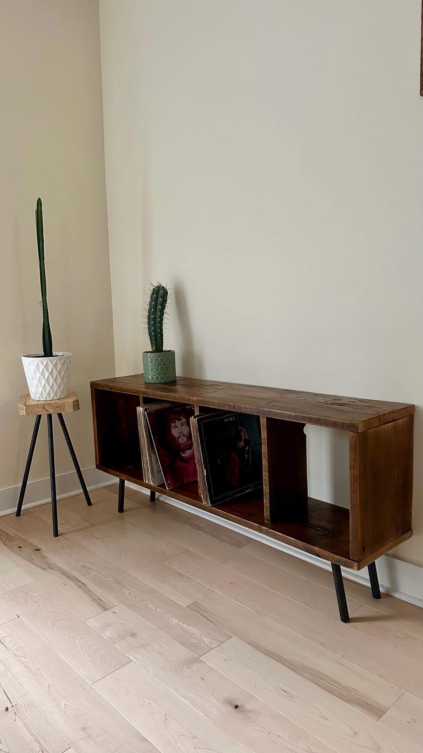 5’ L Rustic Reclaimed Wood Media / Vinyl Console