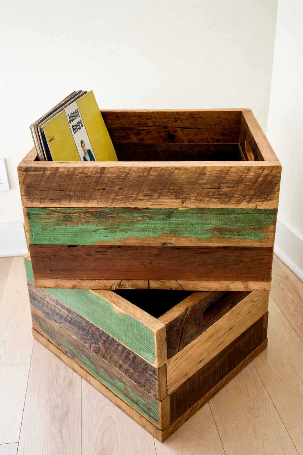 1 x Rustic Wood Vinyl Storage Crate