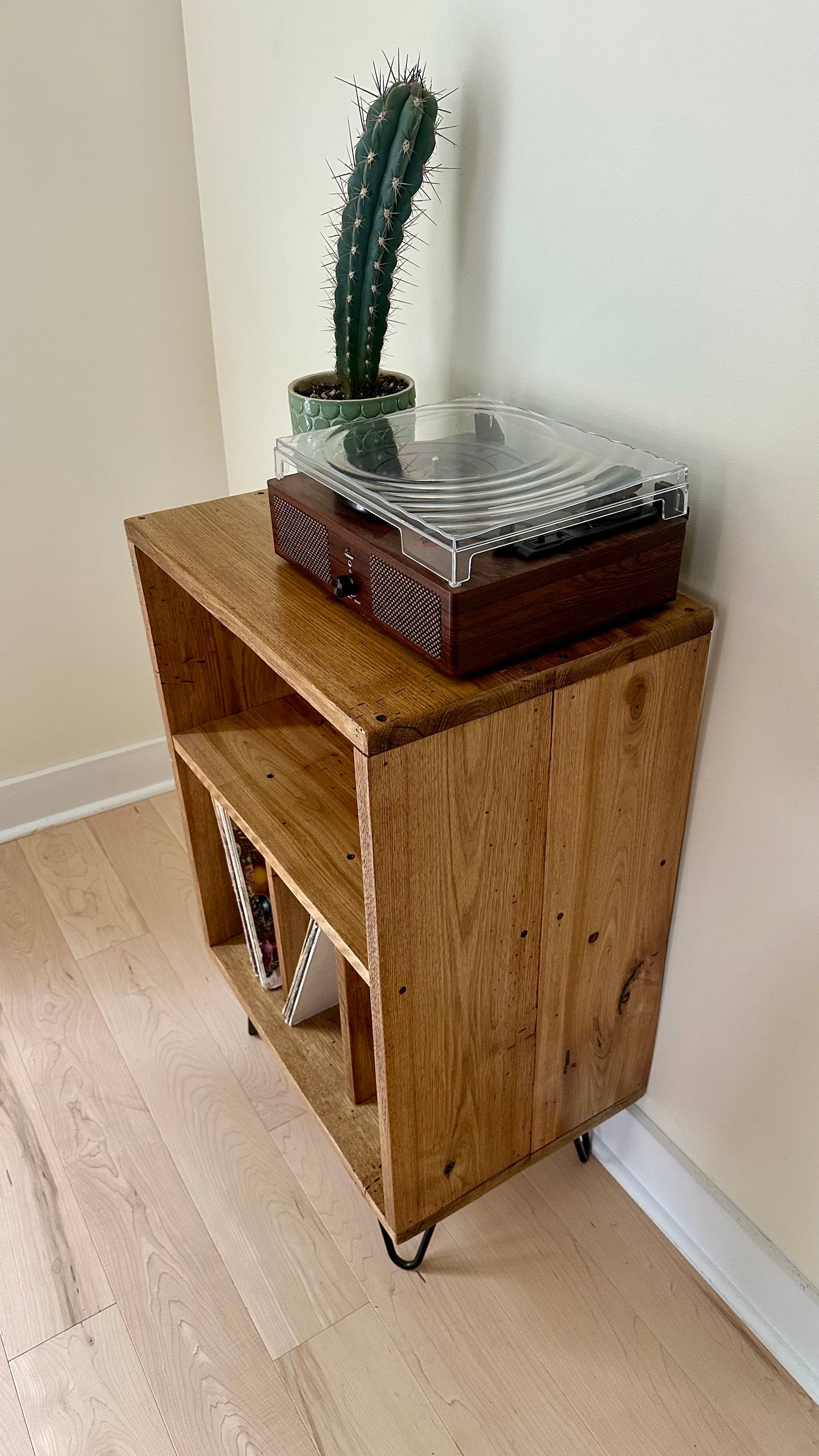 Rustic Butternut Wood Media / Vinyl Stand