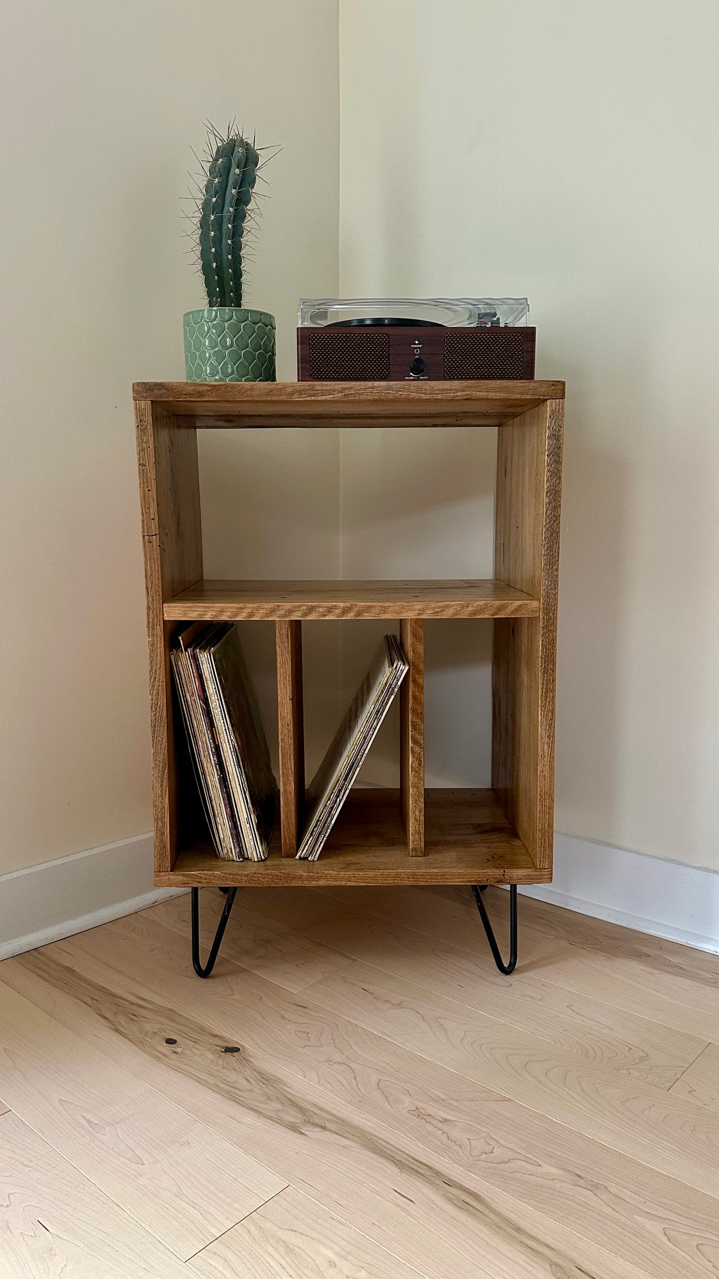 Rustic Butternut Wood Media / Vinyl Stand
