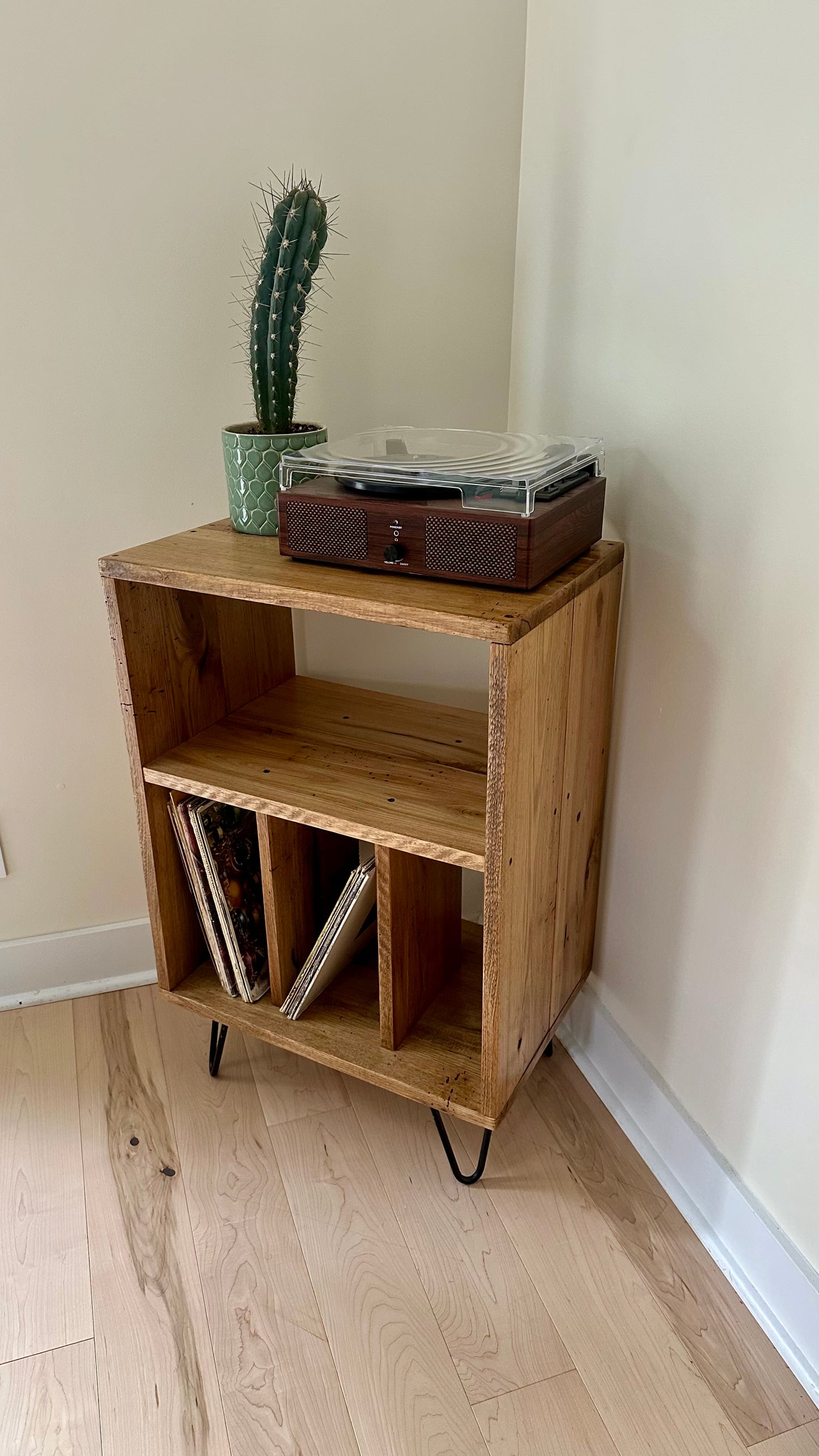 Rustic Butternut Wood Media / Vinyl Stand