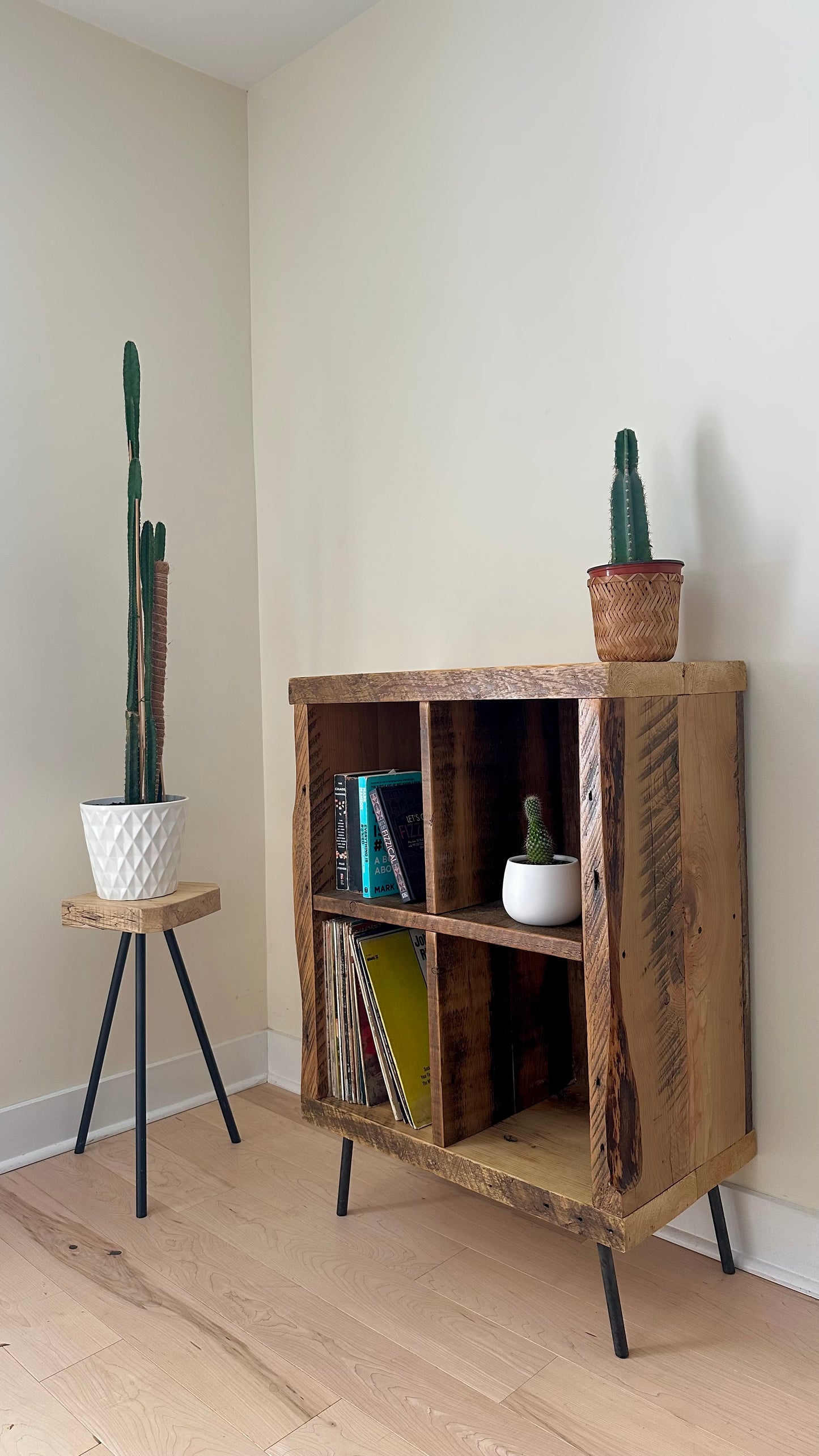 27” L Rustic Wood Vinyl / Storage Table