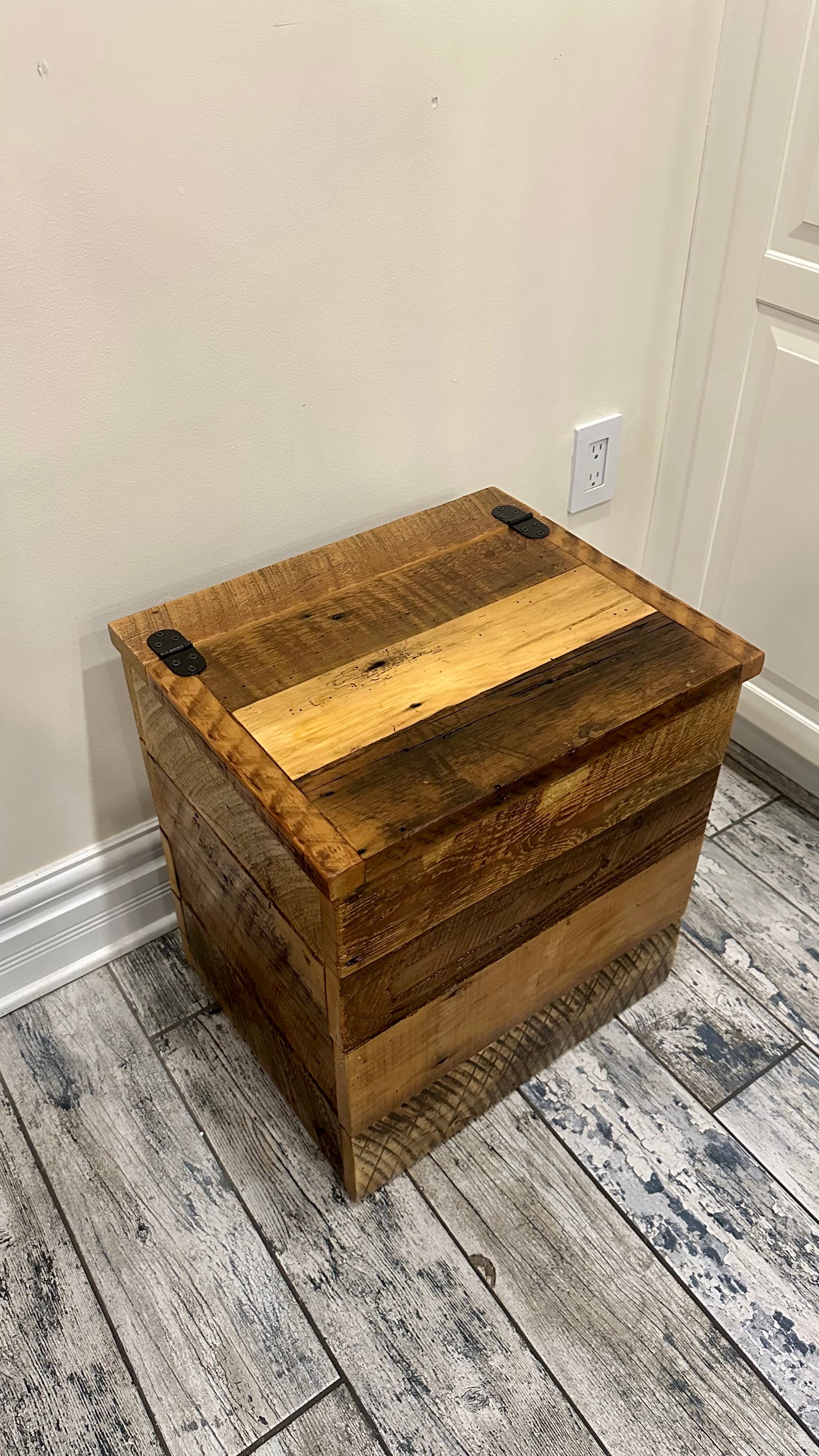 Compact Rustic Wood Crate / Chest / Table