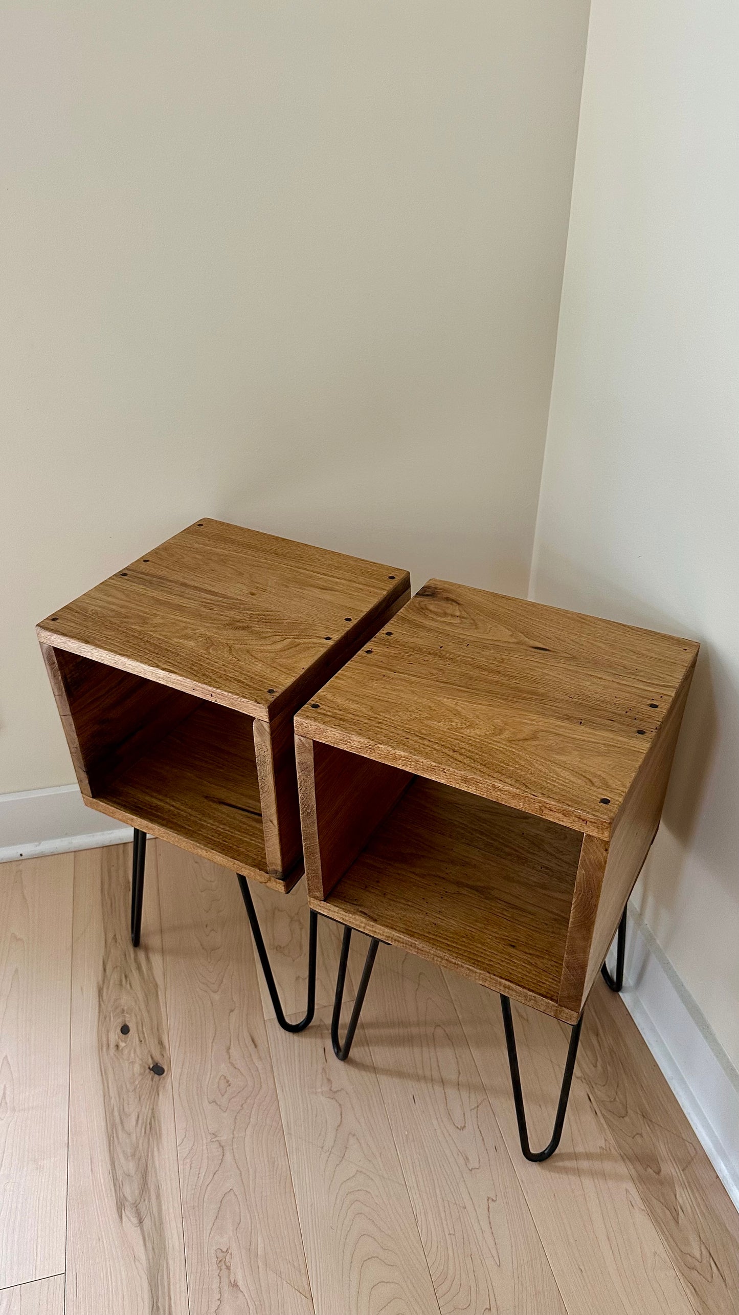 2 X Rustic Retro Style Night Stands / End Tables