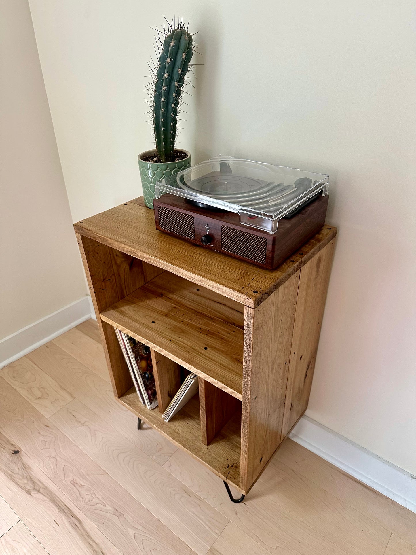 Rustic Butternut Wood Media / Vinyl Stand