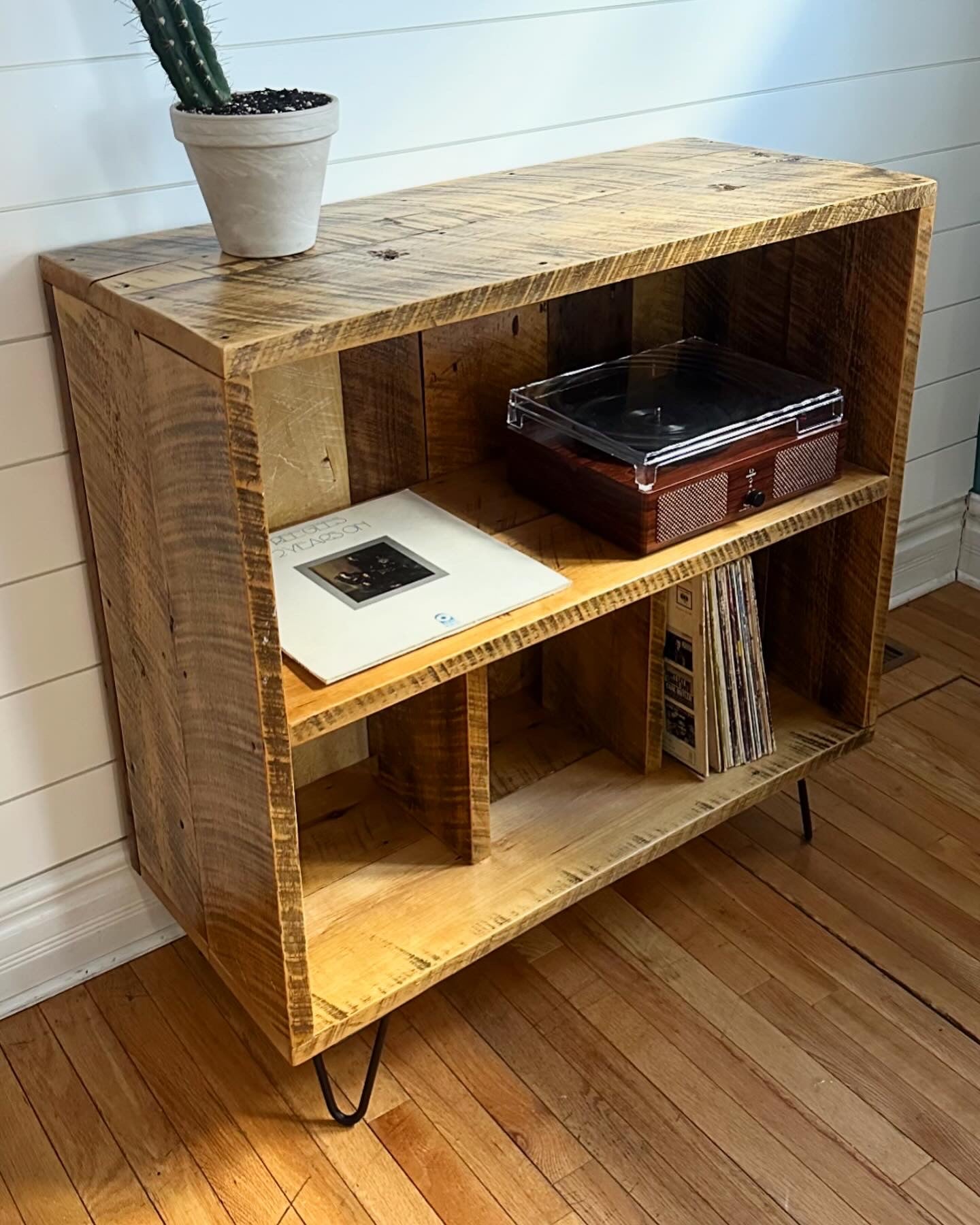 3’ L Rustic Reclaimed Barn Wood Media / Vinyl Stand